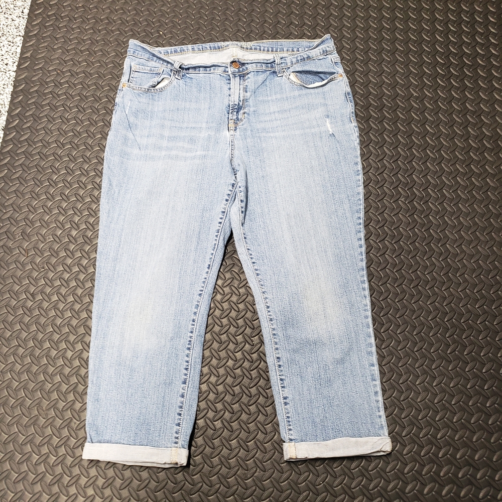 Light Wash Women's Jeans - Casual Straight Crop